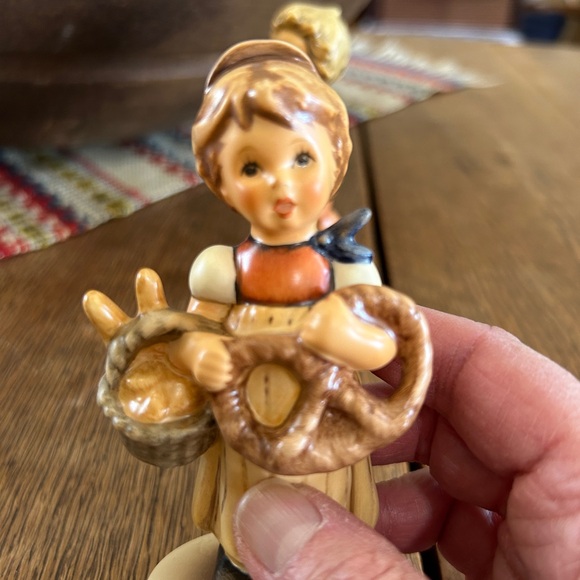 Goebel Hummel Pretzel Boy & Girl Pair Figurines - Picture 7 of 9